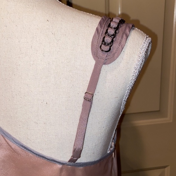 Anthropologie LuPruia One Shoulder Blouse Silver Chain Detail Muted Rose Size M - Picture 7 of 11